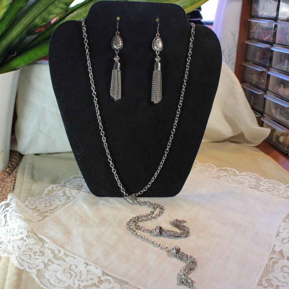 Vintage Inspired Silver-Tone Necklace and Floral Earring Set